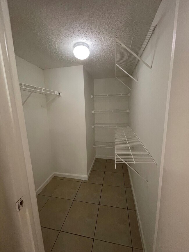 Foto del edificio - 6175 NW 57th St