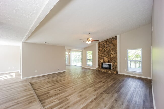 Building Photo - 6270 Beethoven Cir