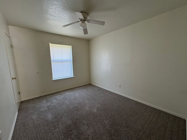 Foto del edificio - 1801 Cedarhill Dr