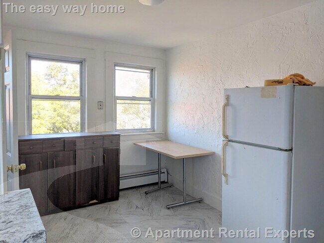 Building Photo - Davis / Porter - 2 Bed - 6 Minute Walk to T