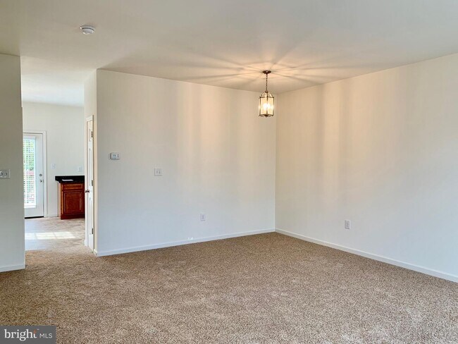 Building Photo - 110 Cross Keys Pl