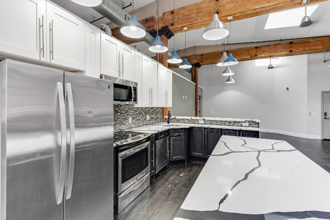 Photo - 1822 E Glenwood Ave Apartment