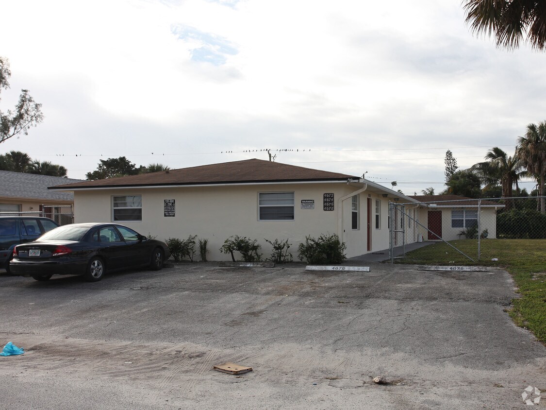 Building Photo - 4672-4686 Myla Ln