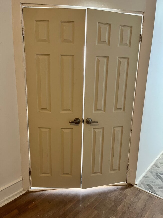 Building Photo - 4946 N Broad St