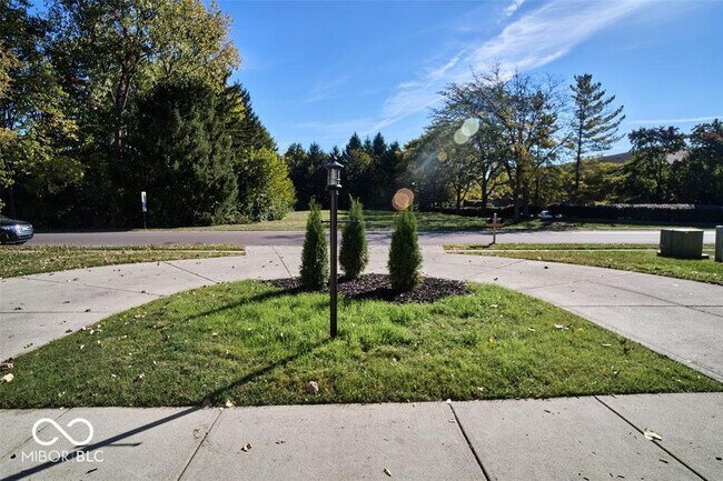 Building Photo - 9740 Lakeshore Dr E
