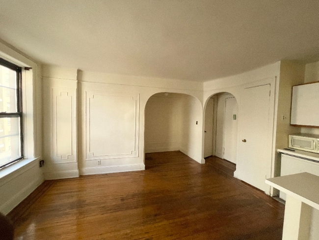 Building Photo - 398 E 52nd St