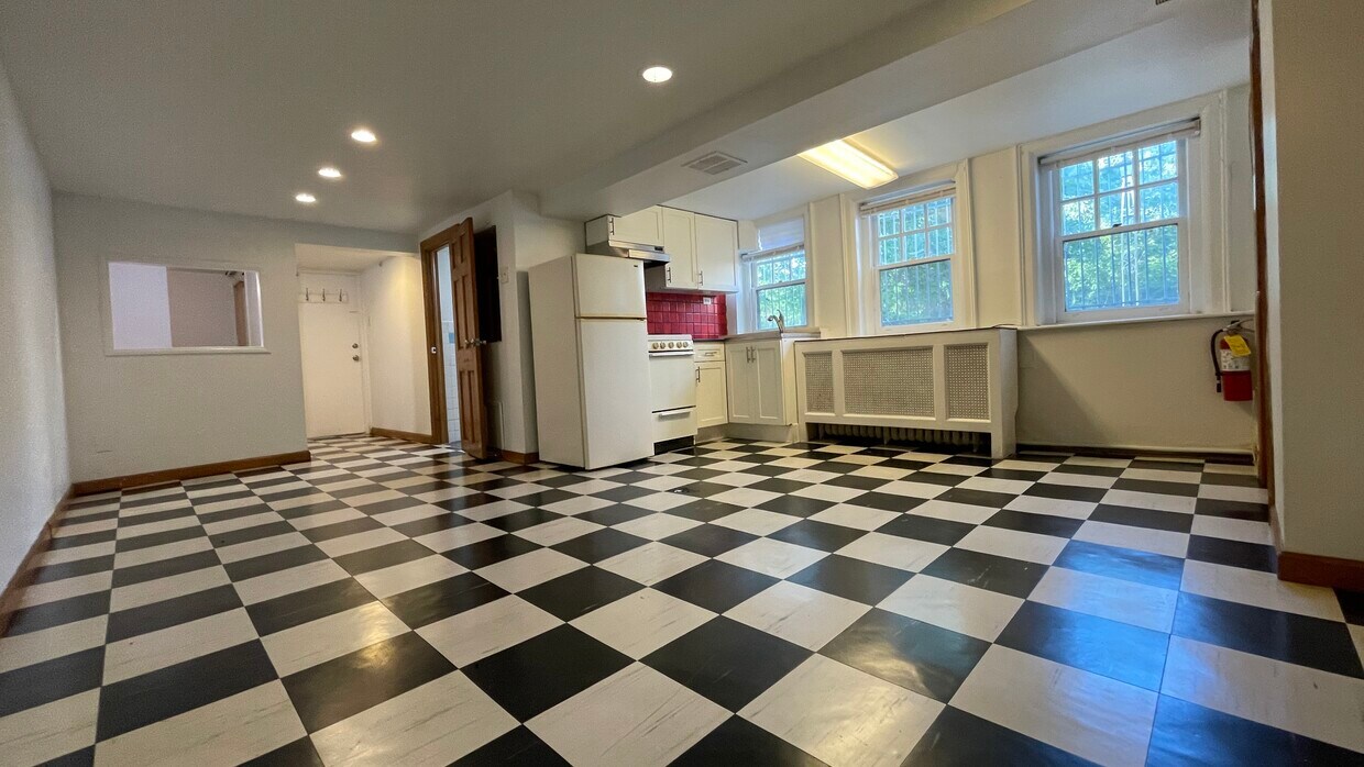 Main Room - 425 S 46th St