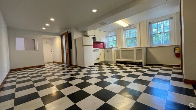 Building Photo - 425 S 46th St