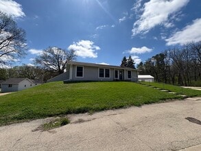 Building Photo - 661 Reynoldswood Rd