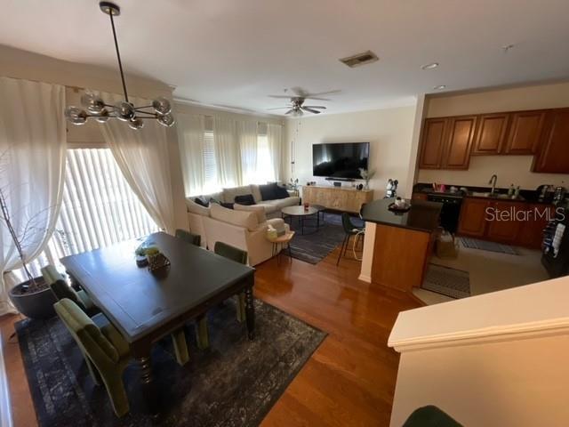 Foto del edificio - 532 Jasmine Way