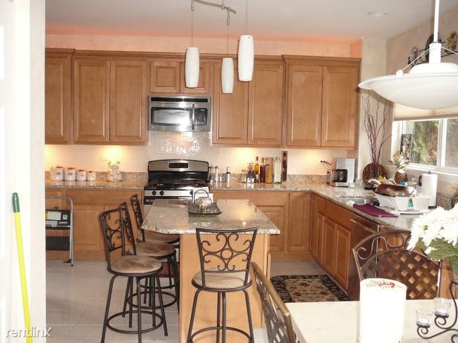 Building Photo - 5 br, 3 bath House - 6010 Sanders Ct