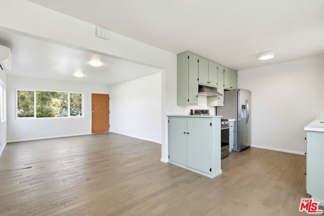 Foto del edificio - 4110 Division Pl