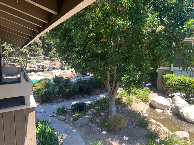 Building Photo - 176 Streamwood
