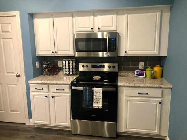 Kitchen - 1000 Gail Ave