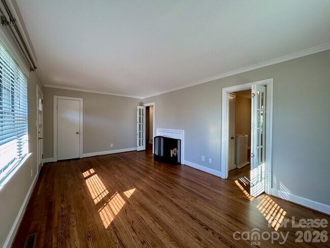 Foto del edificio - 4805 Gilmore Dr