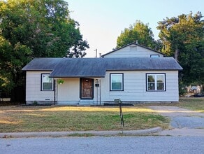 Building Photo - 4000 SE 10th Pl