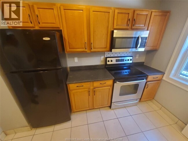 Building Photo - 679 Piche St