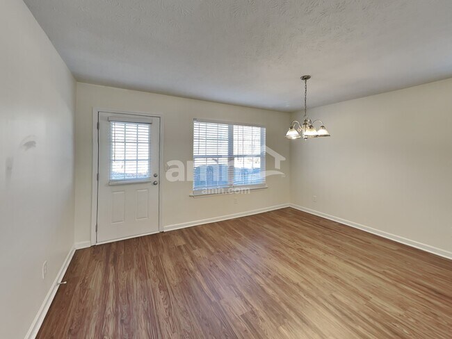 Foto del edificio - 5112 Greer Station Dr