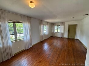 Building Photo - 2919 Poinsettia Ave