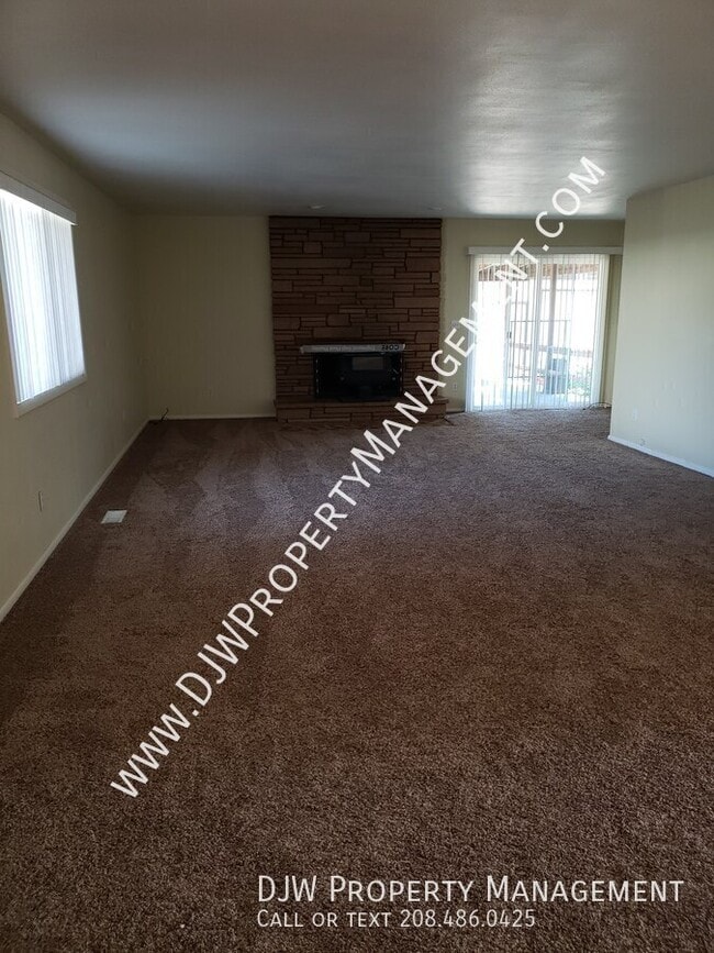 Building Photo - 624 W Linden St