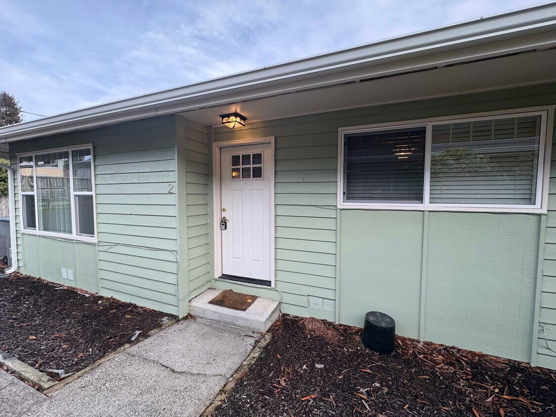 Foto principal - 980 Klaskanine Ave