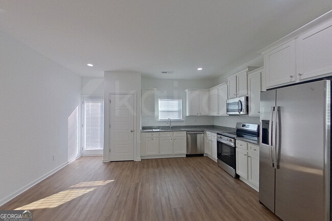 Building Photo - 135 English Oak Ln
