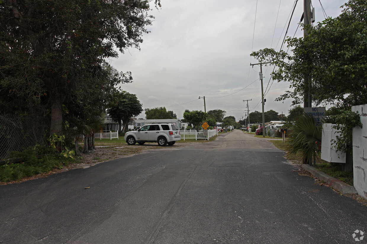 Building Photo - Casa Loma Mobile Home Park