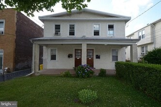 Building Photo - 236 Delmont Ave