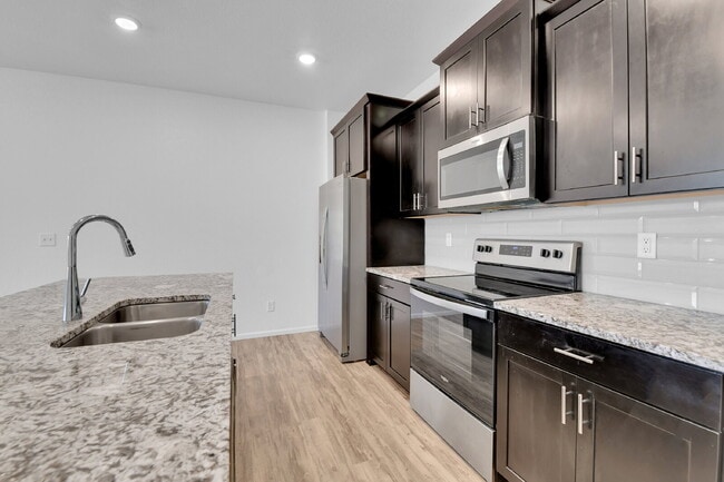 Building Photo - $2,795.00, 3 bed, 2.5 bath located in Auro...