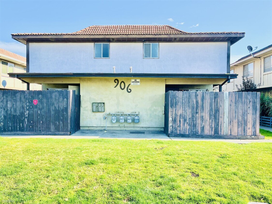 Foto principal - 3 br, 2 bath 4plex - 906 South Garfield St...