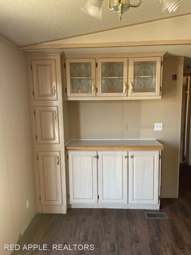 Building Photo - 3 br, 2 bath House - 121 Metro