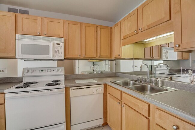 Building Photo - 211 E Ohio St