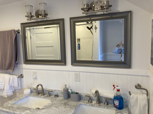 Foto del edificio - 324 E Commercial St