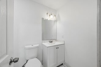 Building Photo - 1501 Maiden Ln