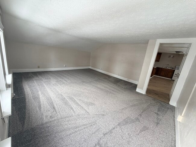 Building Photo - 118 W Grove St