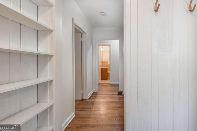 Building Photo - 804 Brookdale Dr SW