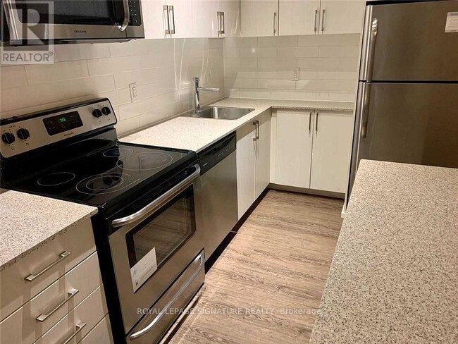 Photo du bâtiment - 2550 Eglinton Ave W