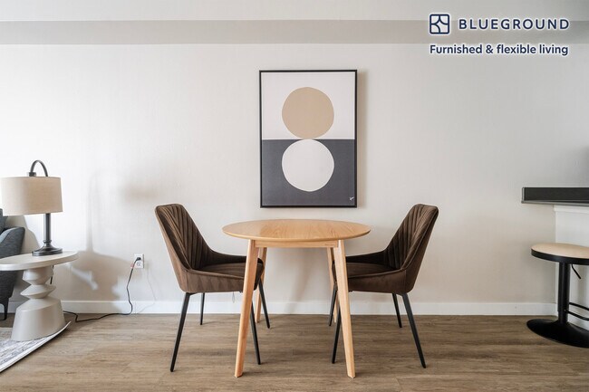 Foto del edificio - 526 Yale Ave N