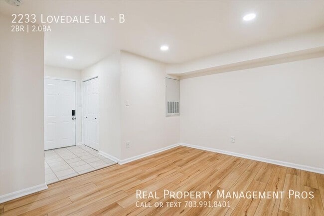 Building Photo - 2233 Lovedale Ln