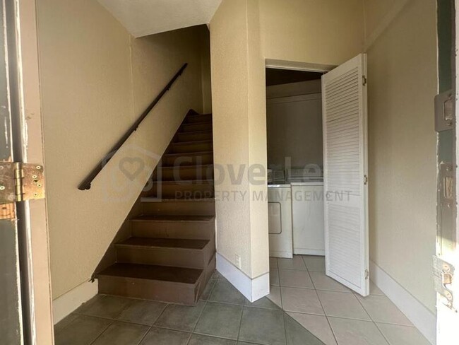 Building Photo - 817 W Mulberry Ave