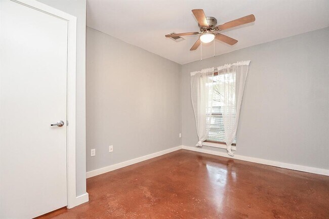 Building Photo - 6935 Yellowstone Way Dr