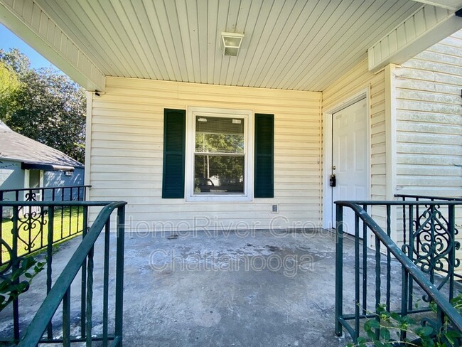 Building Photo - 4608 Montview Dr