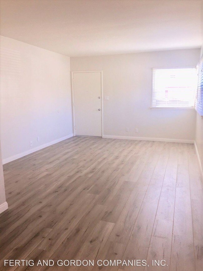 Foto del edificio - 1632 N Lake Ave