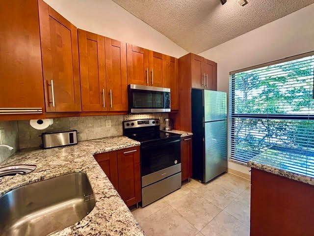 Foto del edificio - 3054 S Oakland Forest Dr