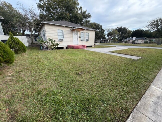 Building Photo - 4201 Cepeda St