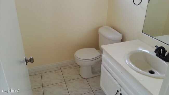 Building Photo - 5 br, 2.5 bath House - 820 Firethorn St