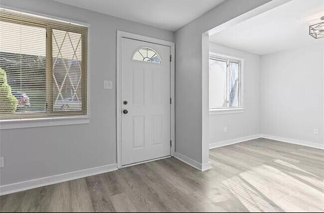 Foto del edificio - 118 Macfarlane Dr