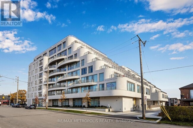 Building Photo - 689 The Queensway