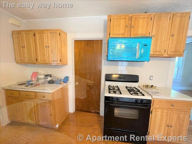 Building Photo - Davis Sq 2 Bedroom 2 Bathroom - Great Loca...