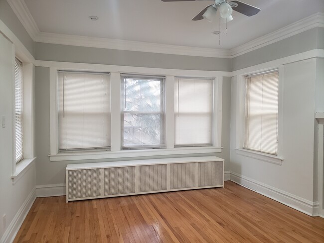 Living room with hardwood floors - 3811 N Central Park Ave